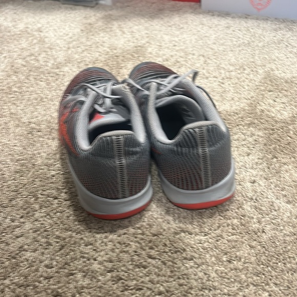 Kobe Basketball Shoes - Picture 4 of 5